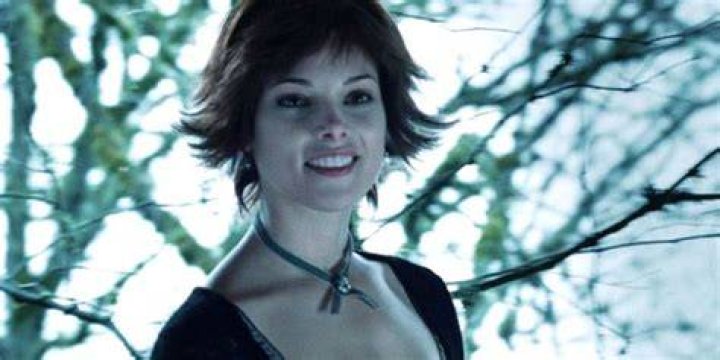 A Deep Dive into Alice Cullen: The Enigmatic Vampire from Twilight Saga